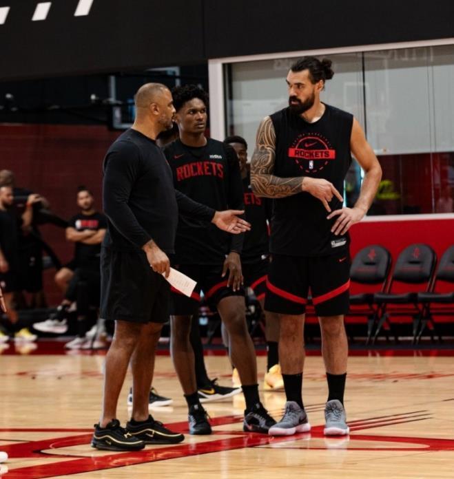 开云体育下载-火箭队替补席变脸！外线大闸回归，1人再被雪藏，2阵5虎攻防兼备